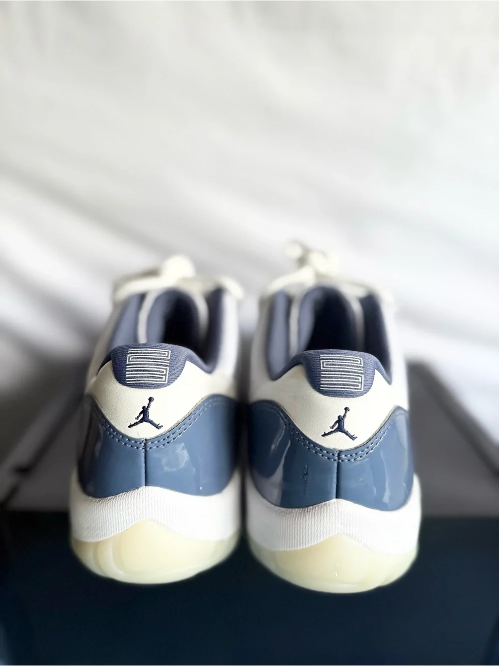 AUTHENTIC Jordan 11 Retro Low Diffused Blue size 10 FV5104-104 2024 PRE-OWNED